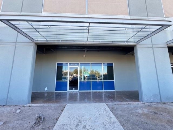 Listing Image #1 - Office for lease at 1701 Jacaman Rd, Laredo TX 78041