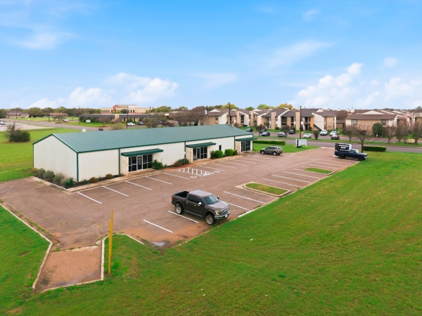 Listing Image #2 - Retail for lease at 8020 Central Park Dr, Woodway TX 76712