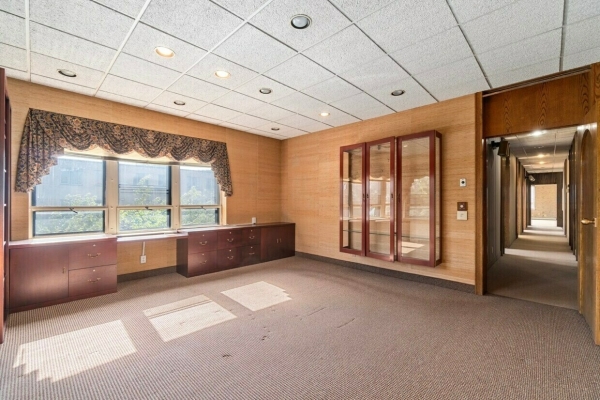 Listing Image #2 - Office for lease at 609 Farmington Avenue, Hartford CT 06105 Listing Image #2 - Office for lease at 609 Farmington Avenue, Hartford CT 06105