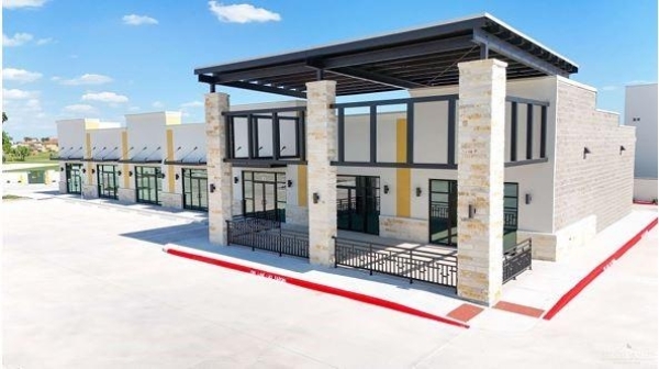 Listing Image #2 - Retail for lease at 2708 Los Lagos Drive Ste 12, Edinburg TX 78542