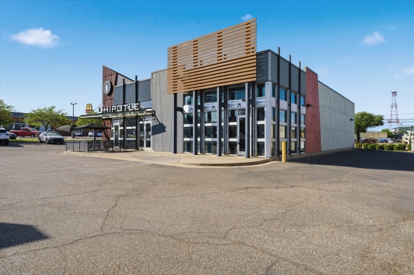 Listing Image #1 - Retail for lease at 1115 N Valley Mills Dr, Unit B, Waco TX 76710
