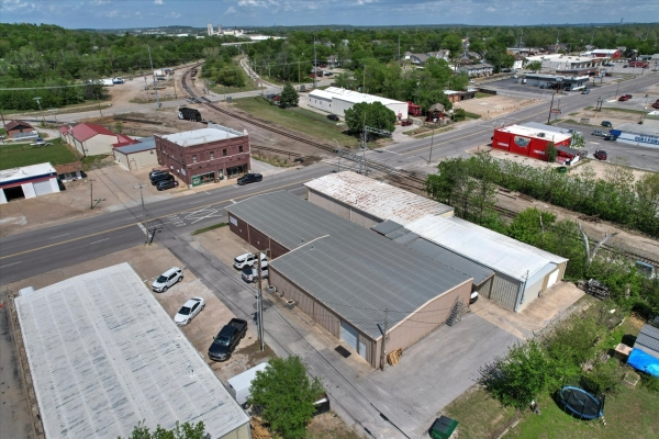 Listing Image #3 - Retail for lease at 614 E Dewey Avenue, Sapulpa OK 74066