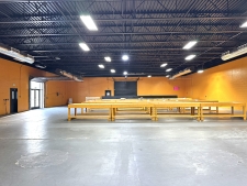 Retail for lease in Highland, IN