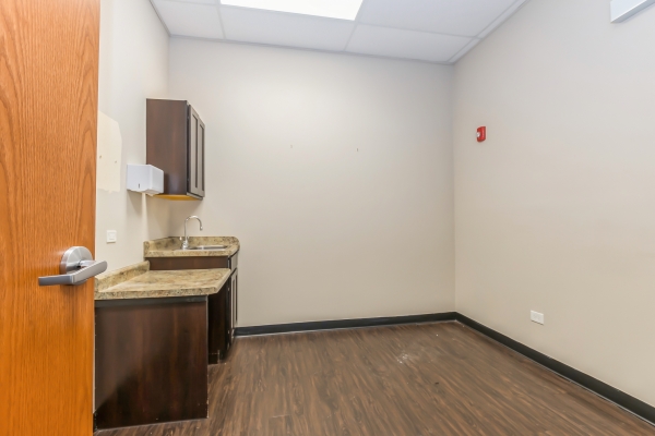 Listing Image #3 - Retail for lease at 4815 W 95th Street, Oak Lawn IL 60453