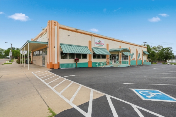 Listing Image #2 - Retail for lease at 1505 N 15th St, Waco TX 76707