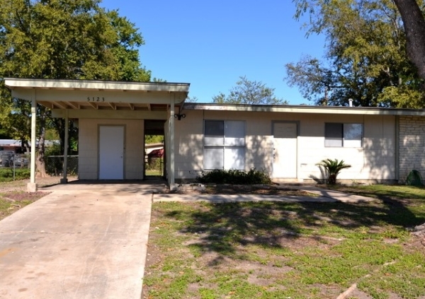 Listing Image #1 - Others for lease at 5123 Village Glen, San Antonio TX 78218