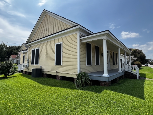 Listing Image #1 - Office for lease at 503 W University Avenue, Lafayette LA 70506