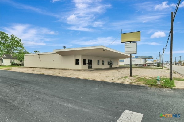 Listing Image #1 - Others for lease at 2112 N Navarro Street, Victoria TX 77901 Listing Image #1 - Others for lease at 2112 N Navarro Street, Victoria TX 77901