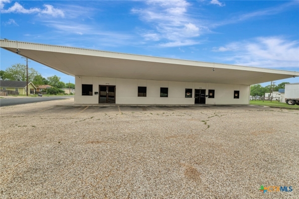 Listing Image #2 - Others for lease at 2112 N Navarro Street, Victoria TX 77901 Listing Image #2 - Others for lease at 2112 N Navarro Street, Victoria TX 77901