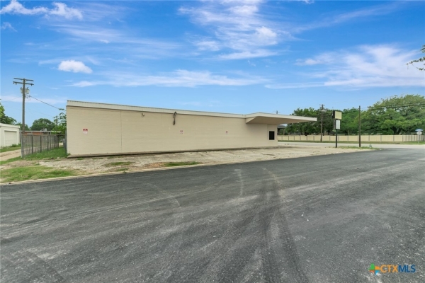 Listing Image #3 - Others for lease at 2112 N Navarro Street, Victoria TX 77901 Listing Image #3 - Others for lease at 2112 N Navarro Street, Victoria TX 77901