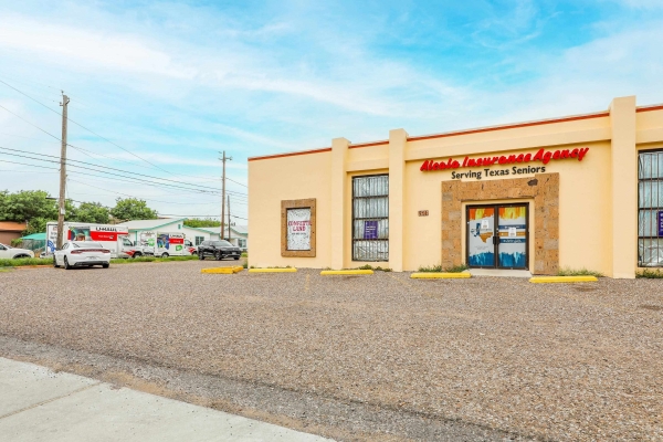 Listing Image #3 - Retail for lease at 2606 San Bernardo Ave, LAREDO TX 78040 Listing Image #3 - Retail for lease at 2606 San Bernardo Ave, LAREDO TX 78040