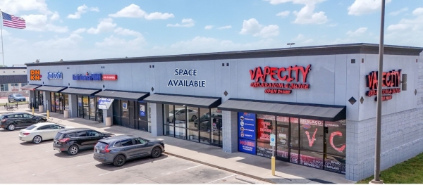 Listing Image #1 - Retail for lease at 1504 W. Expressway 83 Ste 4, Weslaco TX 78596