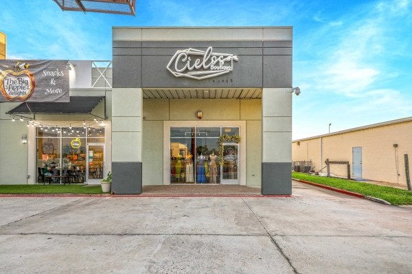 Listing Image #1 - Retail for lease at 8602 McPherson Rd, LAREDO TX 78045
