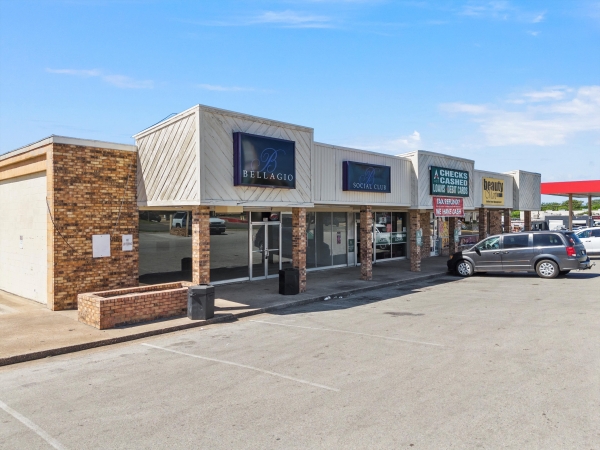Listing Image #1 - Retail for lease at 718 N Valley Mills Dr, Waco TX 76710