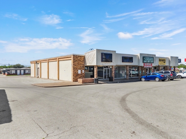 Listing Image #2 - Retail for lease at 718 N Valley Mills Dr, Waco TX 76710