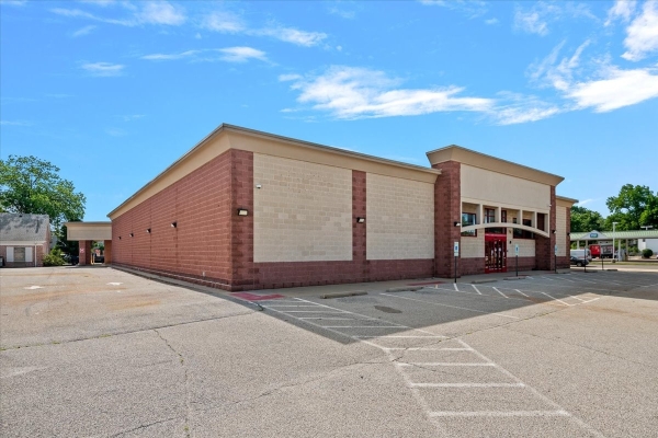 Listing Image #3 - Retail for lease at 611 E South Grand Ave, Springfield IL 62703 Listing Image #3 - Retail for lease at 611 E South Grand Ave, Springfield IL 62703