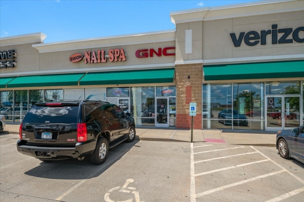Listing Image #2 - Retail for lease at 2711 N. Dirksen Pkwy, Springfield IL 62702