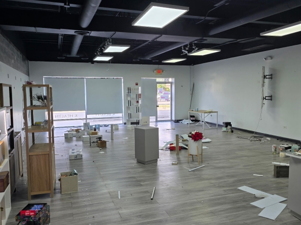 Listing Image #3 - Retail for lease at 9820 Milwaukee Avenue, Glenview IL 60025 Listing Image #3 - Retail for lease at 9820 Milwaukee Avenue, Glenview IL 60025