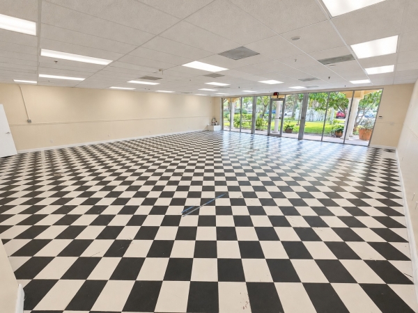 Listing Image #10 - Retail for lease at 4953 Le Chalet Blvd, Boynton Beach FL 33436