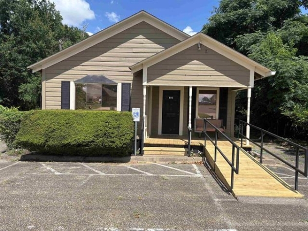 Listing Image #1 - Office for lease at 605 S Marshall, Henderson TX 75654 Listing Image #1 - Office for lease at 605 S Marshall, Henderson TX 75654