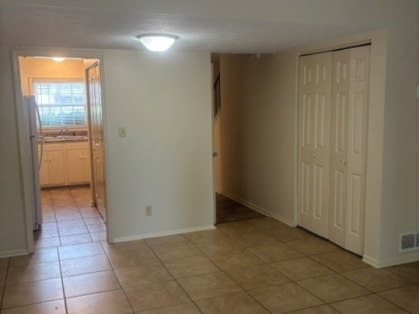 Listing Image #3 - Multi-family for lease at 180 Chalfont Lane, Unit #4, Athens GA 30606 Listing Image #3 - Multi-family for lease at 180 Chalfont Lane, Unit #4, Athens GA 30606