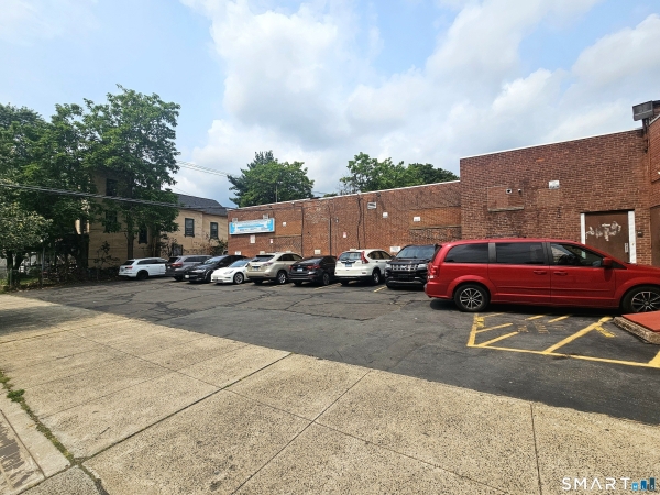 Listing Image #2 - Others for lease at 1580 Chapel St Streets, New Haven CT 06511