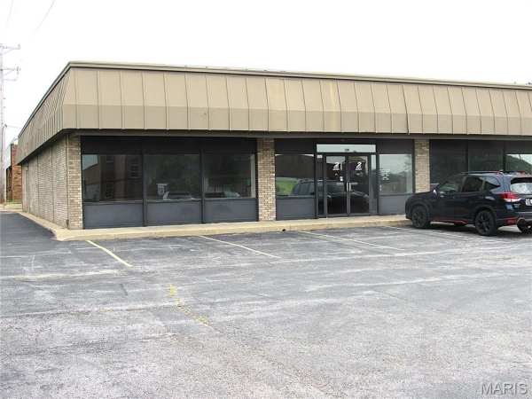 Listing Image #1 - Retail for lease at 220 Regional Drive, Alton IL 62002 Listing Image #1 - Retail for lease at 220 Regional Drive, Alton IL 62002