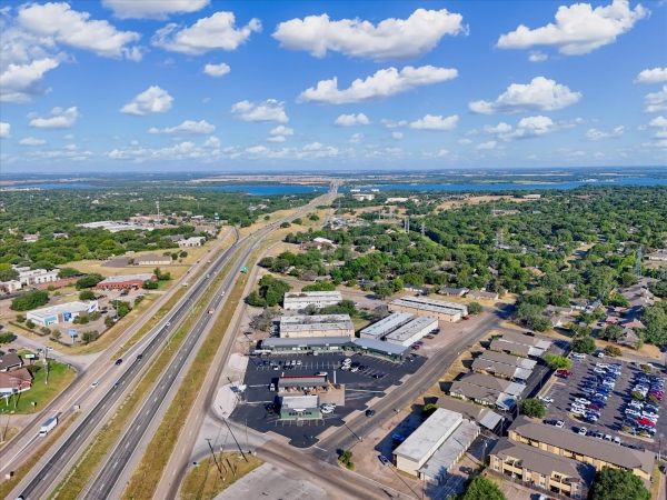 Listing Image #3 - Retail for lease at 7029 Sanger Ave, Waco TX 76710 Listing Image #3 - Retail for lease at 7029 Sanger Ave, Waco TX 76710
