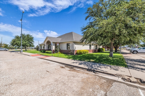 Listing Image #3 - Office for lease at 7110 Sanger Ave, Woodway TX 76712 Listing Image #3 - Office for lease at 7110 Sanger Ave, Woodway TX 76712