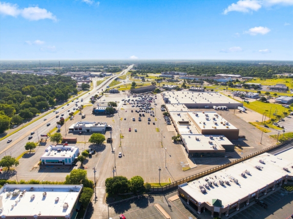Listing Image #3 - Retail for lease at 408-412 N Valley Mills Dr, Waco TX 76710 Listing Image #3 - Retail for lease at 408-412 N Valley Mills Dr, Waco TX 76710