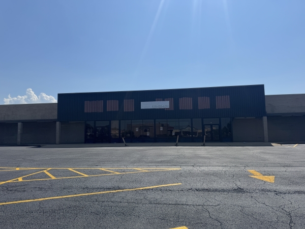 Listing Image #1 - Retail for lease at 510-610 W Lincoln Ave, Charleston IL 61920 Listing Image #1 - Retail for lease at 510-610 W Lincoln Ave, Charleston IL 61920