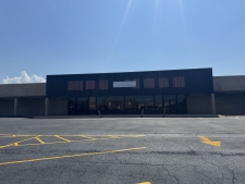 Retail property for lease in Charleston, IL