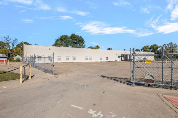 Listing Image #3 - Industrial for lease at 925 E Ridgely Ave, Springfield IL 62702 Listing Image #3 - Industrial for lease at 925 E Ridgely Ave, Springfield IL 62702
