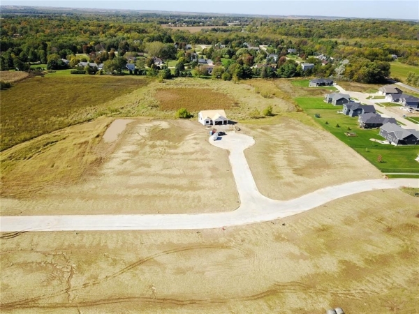 Listing Image #3 - Land for sale at 2904 Savannah Drive, Hiawatha IA 52233