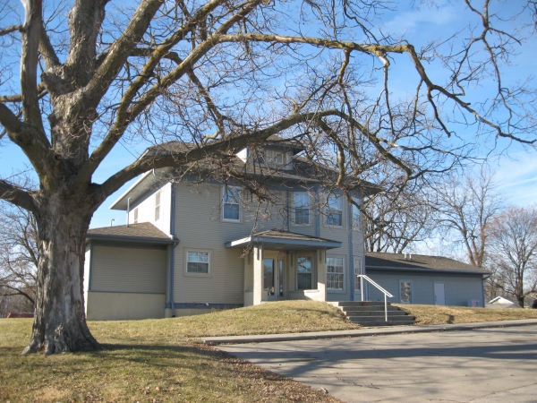 Listing Image #1 - Office for sale at 1422 1st Ave E, Newton IA 50208