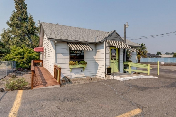 Listing Image #1 - Multi-Use for sale at 2540-2542 West Main Street, Medford OR 97501