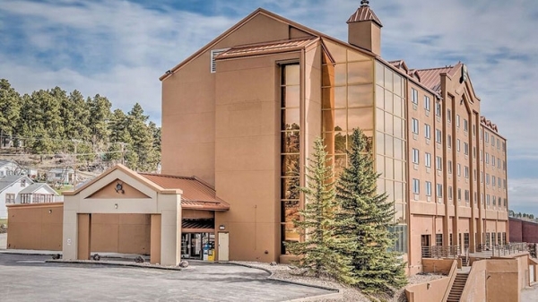 Listing Image #1 - Hotel for sale at 900 Miners Avenue, Lead SD 57754