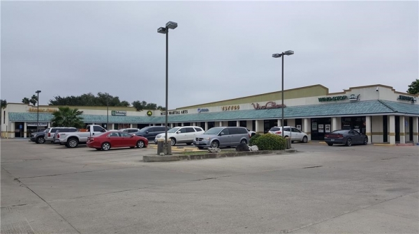 Listing Image #1 - Shopping Center for sale at 6313 Wooldridge, Corpus Christi TX 78414
