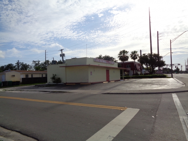 Listing Image #3 - Retail for sale at 530 Stirling Rd, Dania Beach FL 33004 Listing Image #3 - Retail for sale at 530 Stirling Rd, Dania Beach FL 33004