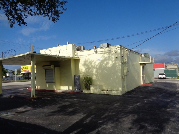 Listing Image #4 - Retail for sale at 530 Stirling Rd, Dania Beach FL 33004 Listing Image #4 - Retail for sale at 530 Stirling Rd, Dania Beach FL 33004