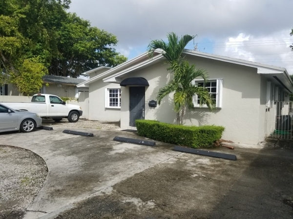 Listing Image #1 - Office for sale at 6583 SW 39th Ter, Miami FL 33155