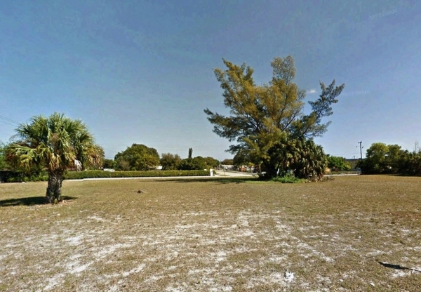 Listing Image #1 - Land for sale at 10th Street, Lake Park FL 33403