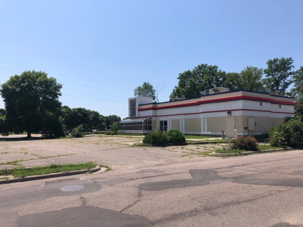 Listing Image #3 - Retail for sale at 798 Yellow Brick Road, Chaska MN 55318 Listing Image #3 - Retail for sale at 798 Yellow Brick Road, Chaska MN 55318