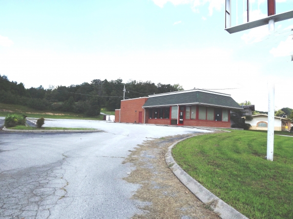 Listing Image #1 - Retail for sale at 20069 Alberta St, Oneida TN 37841