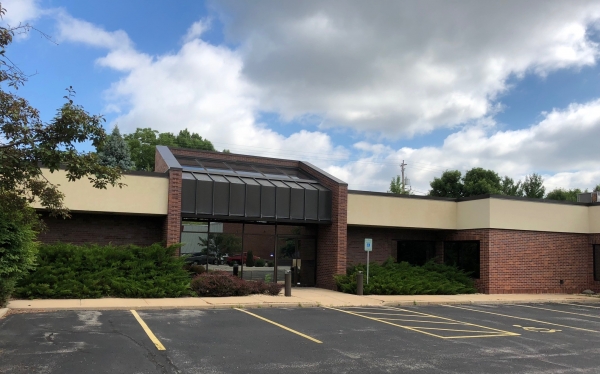 Listing Image #1 - Office for sale at 806 Valley Road, Menasha WI 54952