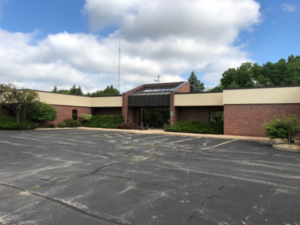Listing Image #2 - Office for sale at 806 Valley Road, Menasha WI 54952 Listing Image #2 - Office for sale at 806 Valley Road, Menasha WI 54952
