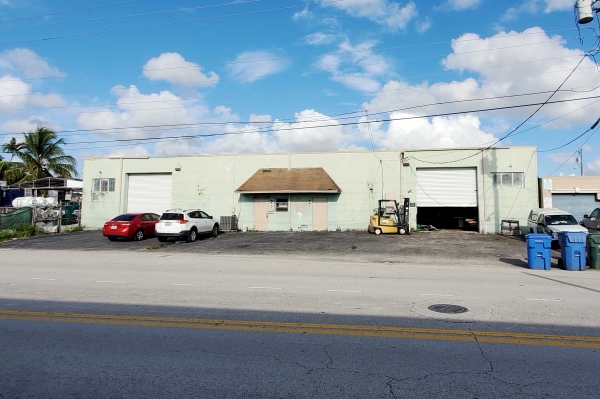 Listing Image #1 - Industrial for sale at 4431 NE 6th Ave, Oakland Park FL 33334