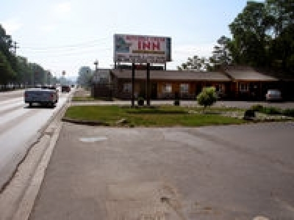 Listing Image #1 - Hotel for sale at 894 Munson Avenue (US-31), Traverse City MI 49686