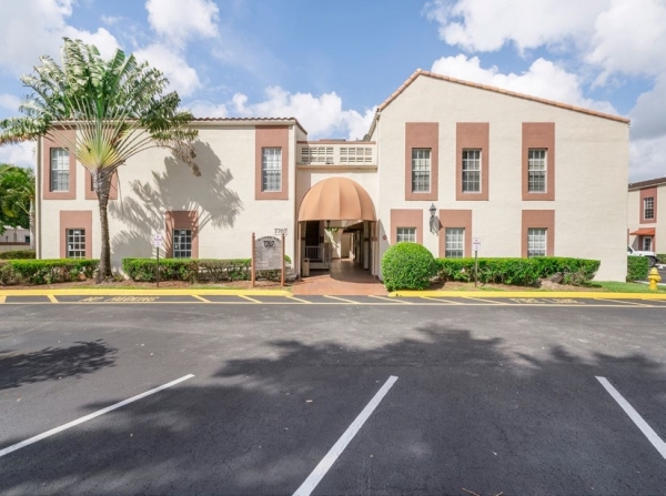 Listing Image #1 - Office for sale at 7707 N University Dr #204, Tamarac FL 33321