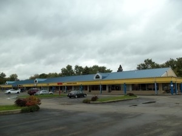 Listing Image #1 - Shopping Center for sale at 100 COMMERCIAL DRIVE,, MORRIS IL 60450 Listing Image #1 - Shopping Center for sale at 100 COMMERCIAL DRIVE,, MORRIS IL 60450